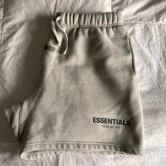 Essentials FOG Sweatshorts - Picture 2 of 4